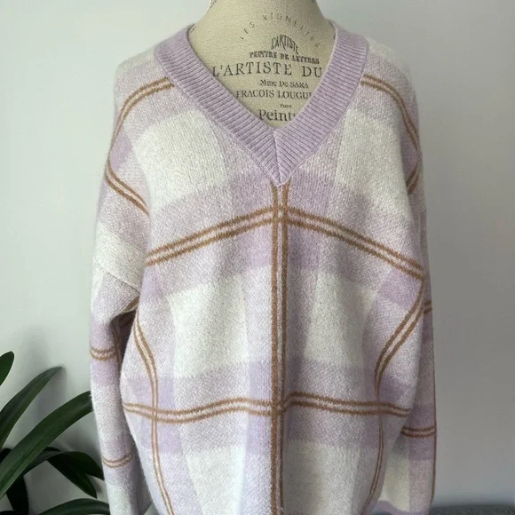 V neck purple plaid sweater - Picture 4 of 8